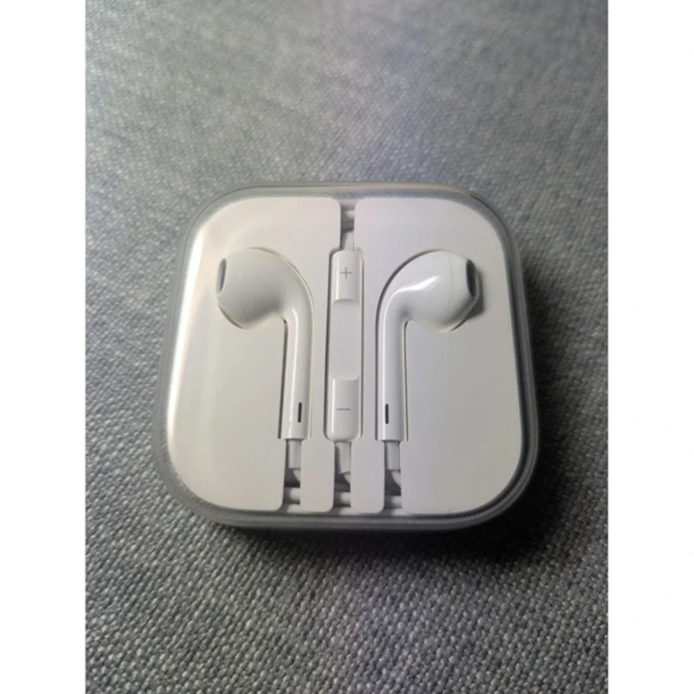 Apple Earbuds In Ear Headphones‎ with 3.5 mm Aux Jack Microphone White Wired